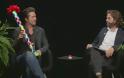 Οι απίστευτες ερωτήσεις του Zach Galifianakis που έβγαλαν εκτός εαυτού τον Brad Pitt και του έφτυσε τη τσίχλα [photos]