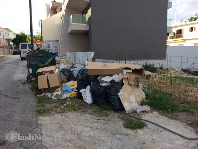 Τα σκουπίδια και οι αφίσες κάνουν πάρτι στα Χανιά... - Φωτογραφία 26