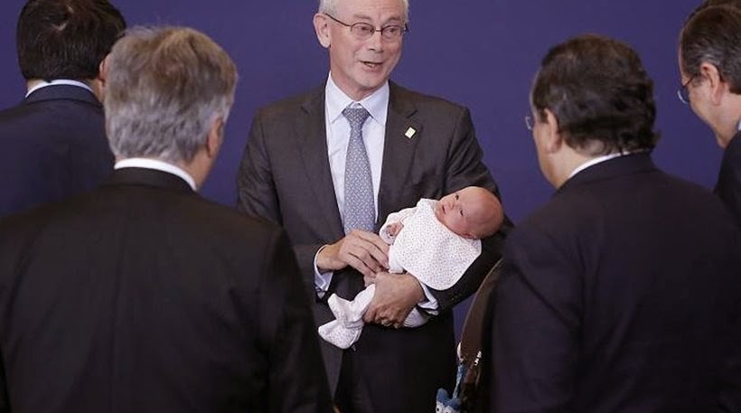 Ο Βαν Ρομπάι μετέτρεψε σε παιδότοπο τη Σύνοδο Κορυφής [photos] - Φωτογραφία 1