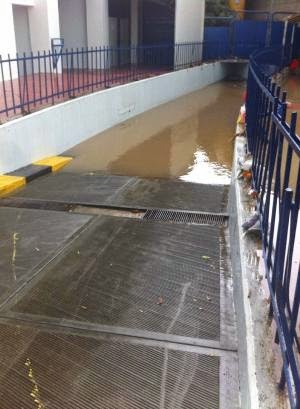Πλημμύρισε μέχρι το ταβάνι το πάρκινγκ στο κλειστό γήπεδο Περιστερίου [photo] - Φωτογραφία 2