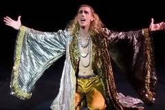 Αποθέωση του Alexander στο Βασιλικό Θέατρο!