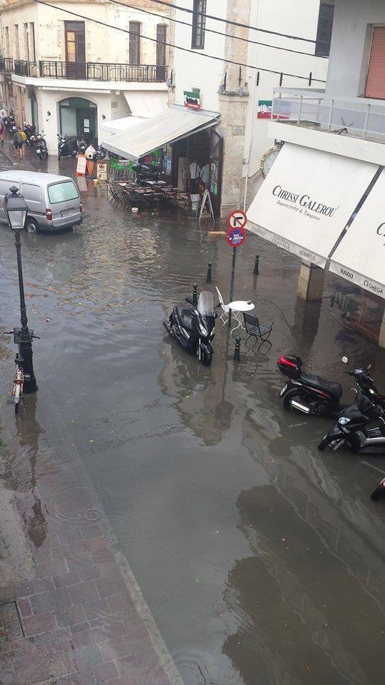 Η βροχή πλημμύρισε τους δρόμους και στο Ρέθυμνο! [photos] - Φωτογραφία 8