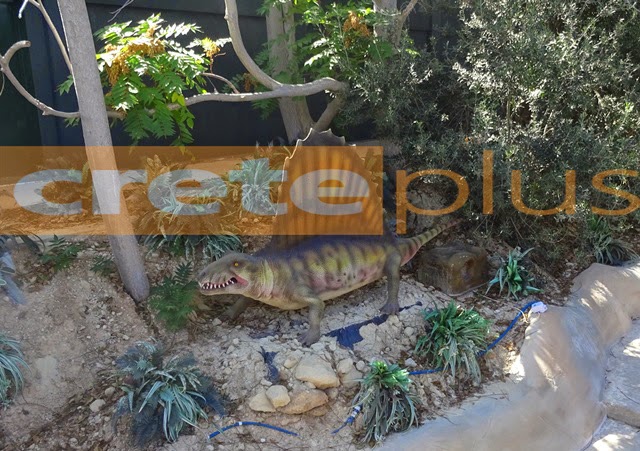 Δεινόσαυρος έκανε την εμφάνιση του σε...πάρκο στο Ηράκλειο - Ένα ταξίδι στον κόσμο του Dinosauria [video + photos] - Φωτογραφία 2