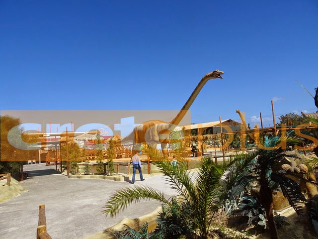 Δεινόσαυρος έκανε την εμφάνιση του σε...πάρκο στο Ηράκλειο - Ένα ταξίδι στον κόσμο του Dinosauria [video + photos] - Φωτογραφία 4