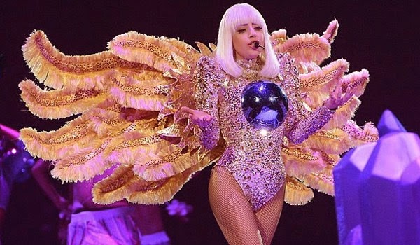 Η γκάφα της Lady Gaga στη συναυλία της στο Λονδίνο - Φωτογραφία 1