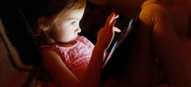 Γιατί δεν πρέπει να δίνουμε tablet στα νήπια: Τι κινδύνους εγκυμονεί η χρήση από μικρή ηλικία - Φωτογραφία 1