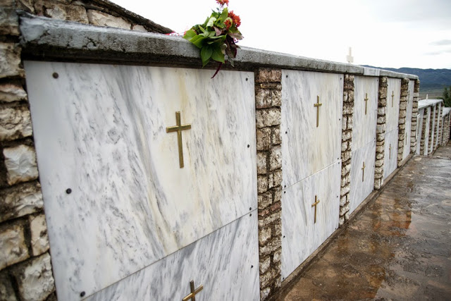 Συγκλονιστικό φωτογραφικό οδοιπορικό: Ανάμεσα τους τάφους των νεκρών στρατιωτών του έπους του 40! [photos] - Φωτογραφία 5
