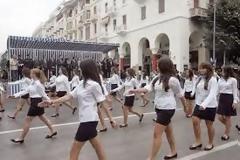 Σε εξέλιξη η μαθητική παρέλαση στο κέντρο της Θεσσαλονίκης... [photos]