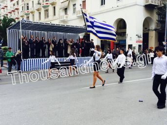 Ολοκληρώθηκε η μαθητική παρέλαση στη Θεσσαλονίκη: Το μίνι είχε και πάλι την τιμητική του...[photo] - Φωτογραφία 2