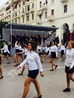 Ολοκληρώθηκε η μαθητική παρέλαση στη Θεσσαλονίκη: Το μίνι είχε και πάλι την τιμητική του...[photo] - Φωτογραφία 3