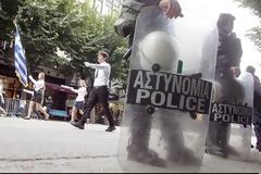 Εικόνες ΝΤΡΟΠΗΣ για την συγκυβέρνηση της συμφοράς που φοβάται τους πολίτες...[photos]
