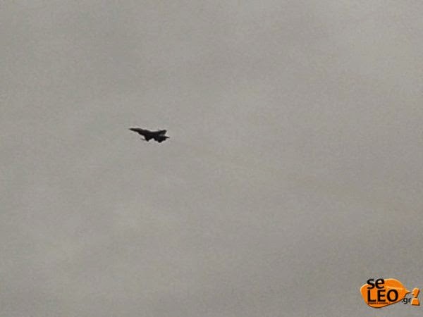 Εντυπωσιακή επίδειξη αεροσκάφους της πολεμικής αεροπορίας στη Θεσσαλονίκη (ΦΩΤΟ-ΒΙΝΤΕΟ) - Φωτογραφία 1