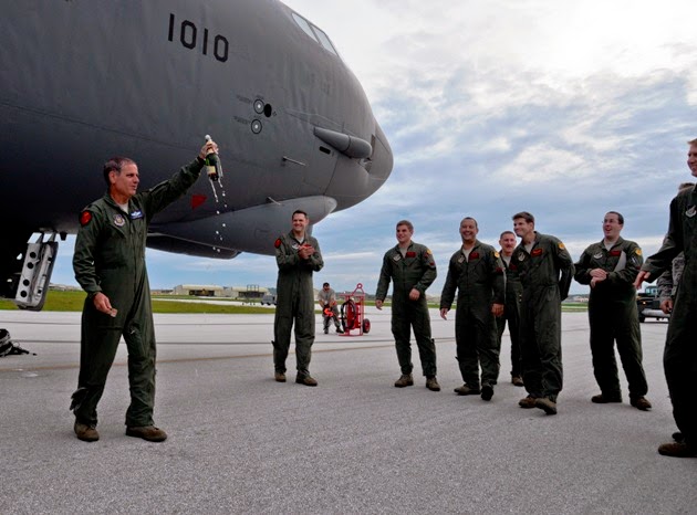 USAF: Πιλότος με… 9 χιλ. ώρες πτήσης στα Β-52 Stratofortress! - Φωτογραφία 2