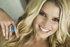Δείτε το νέο εντυπωσιακό look της Jessica Simpson! [photos]