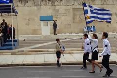 Πάλι τα ίδια; Καθηγήτρια μπέρδεψε την παρέλαση με…πασαρέλα! [photos]