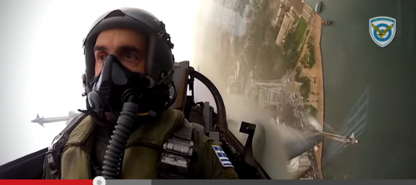Aυτός είναι ο πιλότος που έκανε περήφανη όλη την Ελλάδα (ΦΩΤΟ+VIDEO) - Φωτογραφία 1