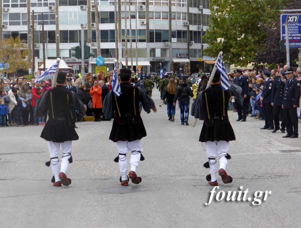 Φωτό και βίντεο από τη στρατιωτική παρέλαση στην Καστοριά - Φωτογραφία 16