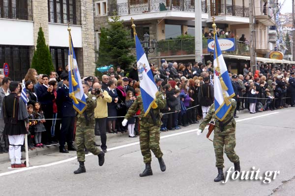 Φωτό και βίντεο από τη στρατιωτική παρέλαση στην Καστοριά - Φωτογραφία 6