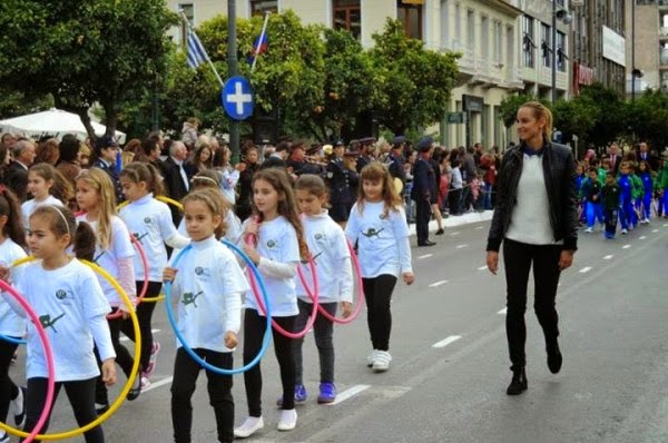 Η εντυπωσιακή Κλέλια Πανταζή έκανε παρέλαση στη Καλλιθέα - Απολαύστε την... [photos] - Φωτογραφία 4