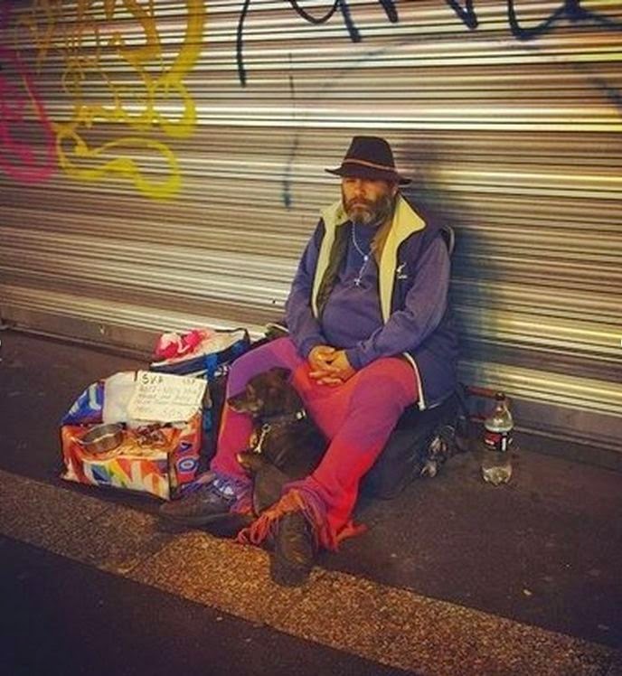 ΣΑΛΟΣ: Πασίγνωστος Έλληνας ηθοποιός κορόιδεψε άστεγο στο Instagram και έφαγε άγριο κράξιμο [photos] - Φωτογραφία 2