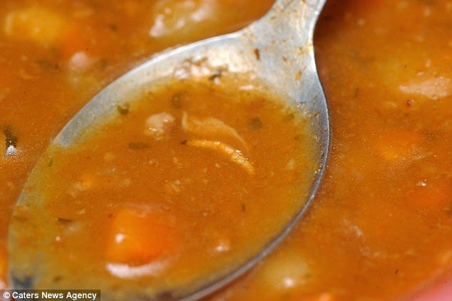 ΑΙΣΧΟΣ: Μάνα τάιζε σούπα τον γιο της και βρήκε μέσα σκουλήκια - Πρόκειται για εταιρεία παγκόσμιο κολοσσό [photos] - Φωτογραφία 2