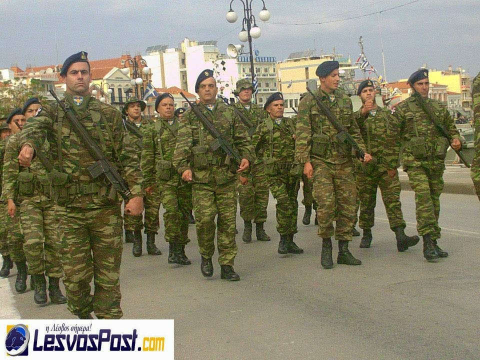 Φωτό από τη στρατιωτική παρέλαση στη Μυτιλήνη - Φωτογραφία 3