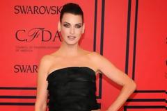 ΤΡΑΓΙΚΟ: Είναι αυτή η Linda Evangelista; Δείτε την χωρίς μακιγιάζ - Προσοχή γιατί... προκαλεί τρόμο [photos]