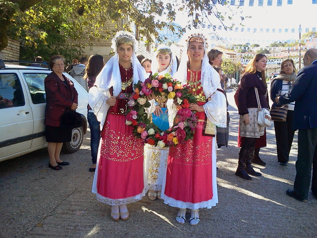 Μοιρολόι στο νεκροταφείο των Πεσόντων του 40... [video] - Φωτογραφία 4