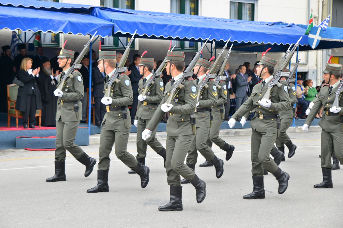 Φωτό από τη στρατιωτική παρέλαση στη Λάρισα - Φωτογραφία 9
