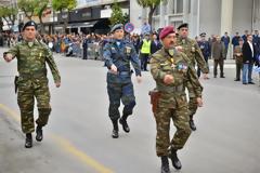 Φωτό από τη στρατιωτική παρέλαση στη Λάρισα