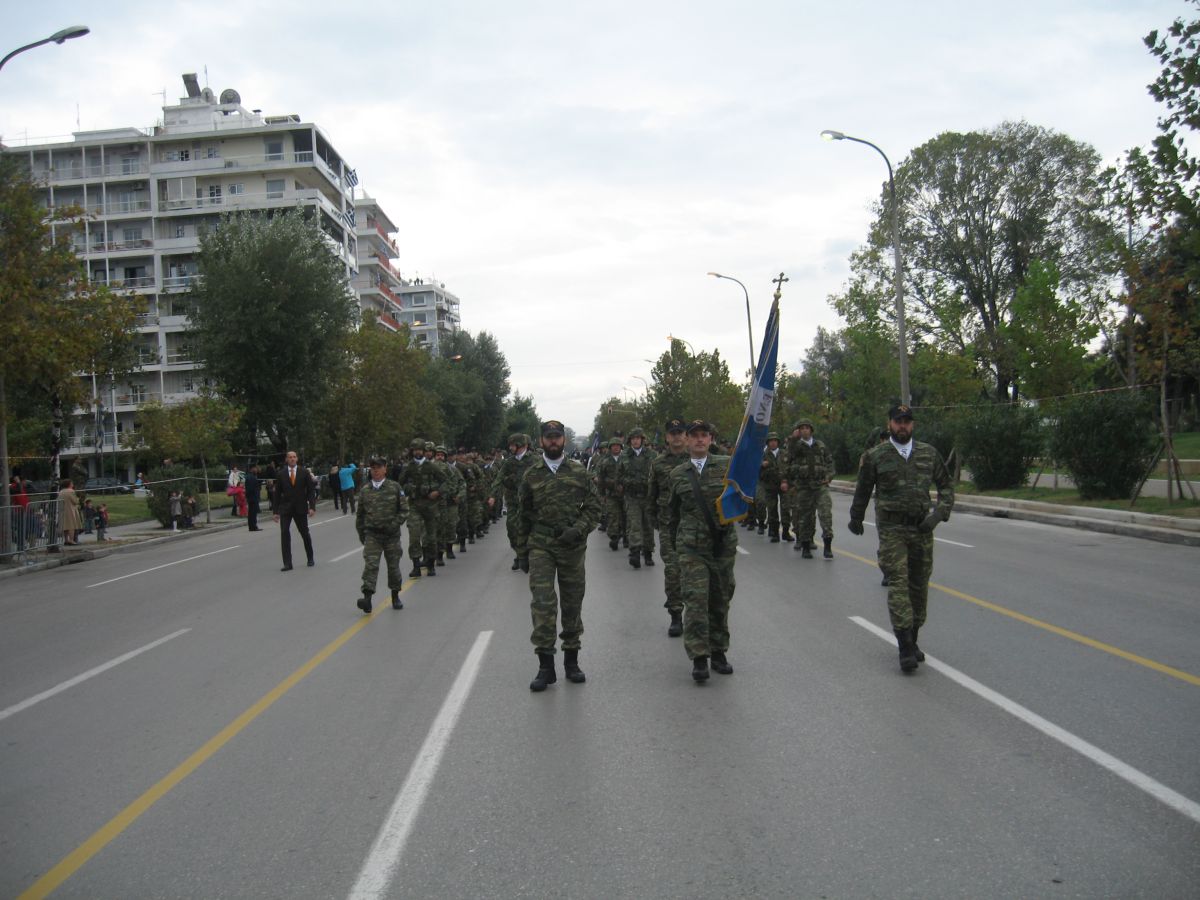 Βίντεο από την παρέλαση της ΛΕΦΕΔ στη Θεσσαλονίκη - Φωτογραφία 2