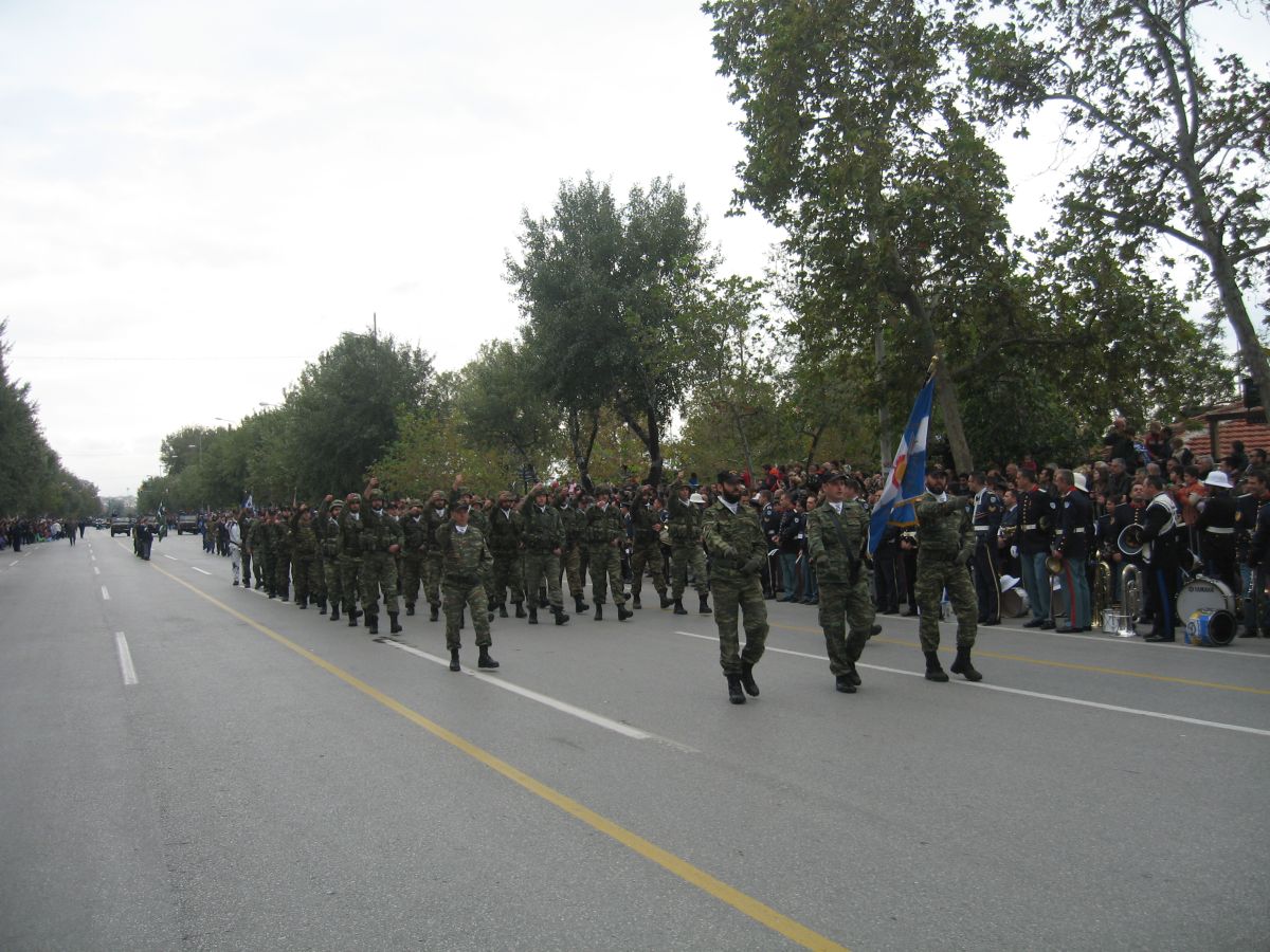 Βίντεο από την παρέλαση της ΛΕΦΕΔ στη Θεσσαλονίκη - Φωτογραφία 5