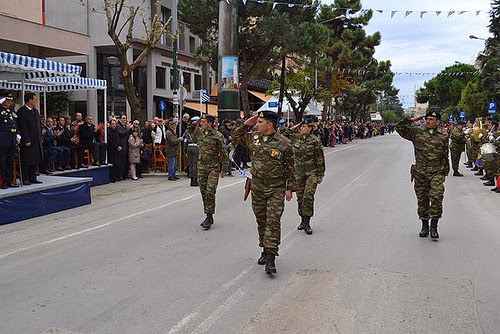 Φωτό από τη στρατιωτική παρέλαση στην Αλεξανδρούπολη - Φωτογραφία 11