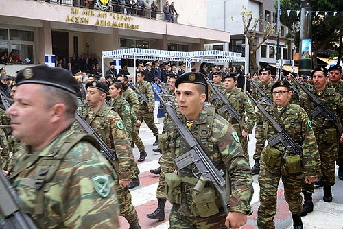 Φωτό από τη στρατιωτική παρέλαση στην Αλεξανδρούπολη - Φωτογραφία 2