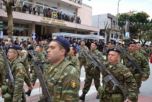 Φωτό από τη στρατιωτική παρέλαση στην Αλεξανδρούπολη - Φωτογραφία 4