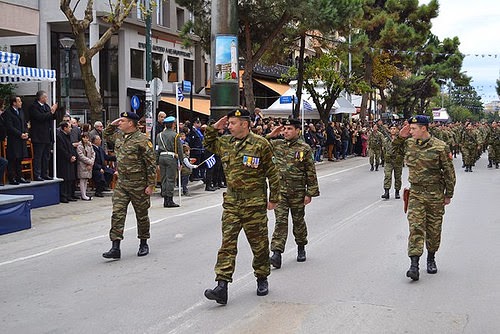 Φωτό από τη στρατιωτική παρέλαση στην Αλεξανδρούπολη - Φωτογραφία 9