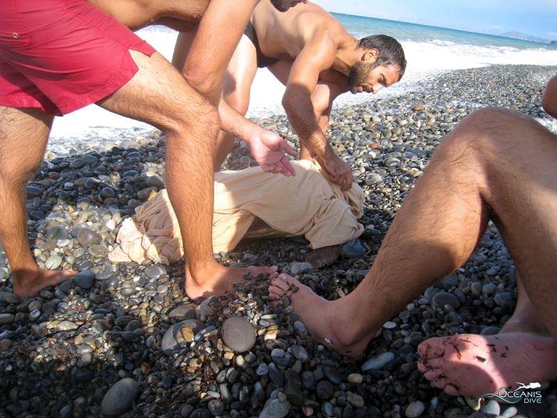 Την έσωσαν από τα μανιασμένα κύματα σε παραλία των Χανίων [photos] - Φωτογραφία 4