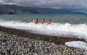 Την έσωσαν από τα μανιασμένα κύματα σε παραλία των Χανίων [photos]