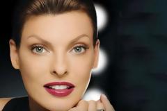 Είναι αυτή η Linda Evangelista; Αυτό θα πει περασμένα μεγαλεία!