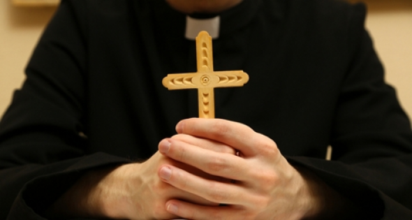 ΣΟΚ: Αυτοκτόνησε ιερέας κατηγορούμενος για παιδεραστία - Φωτογραφία 1