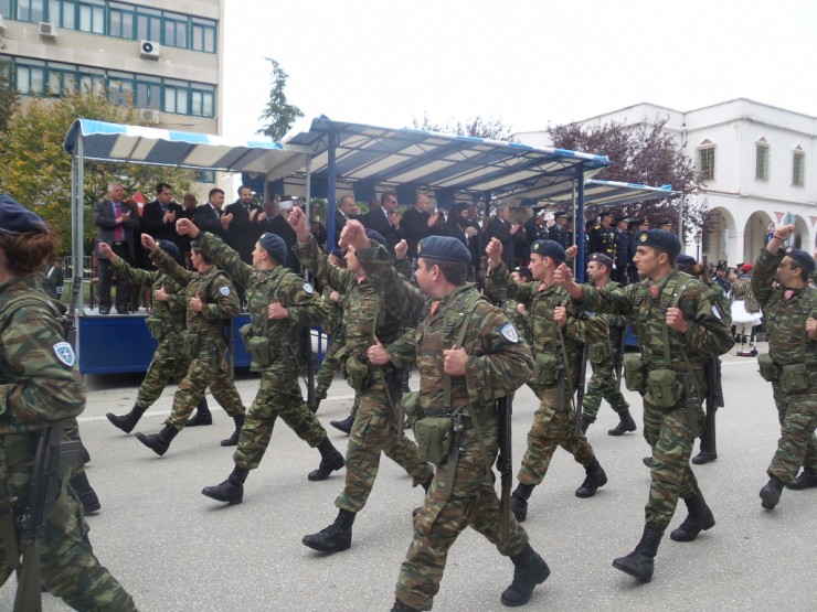 Βίντεο - Φωτό από τη στρατιωτική παρέλαση στην Κομοτηνή - Φωτογραφία 12