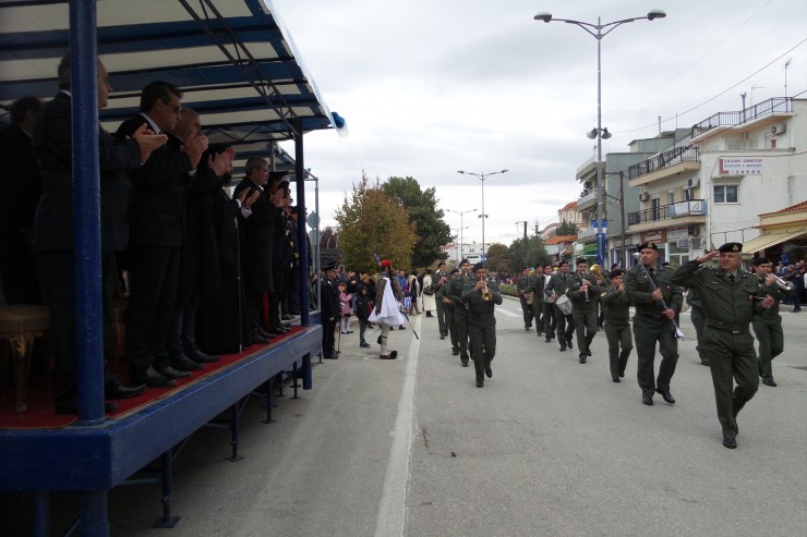 Βίντεο - Φωτό από τη στρατιωτική παρέλαση στην Κομοτηνή - Φωτογραφία 3