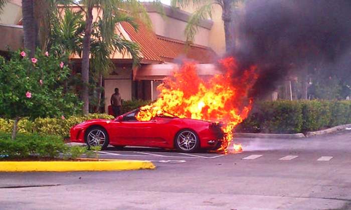 Παρανάλωμα του πυρός έγινε μια Ferrari F430! - Φωτογραφία 1