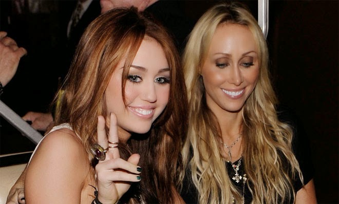 Δείτε την γυναικάρα που έχει για μαμά η Miley Cyrus - Η τύπισσα είναι... κόλαση [photos] - Φωτογραφία 5