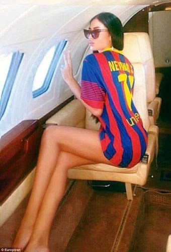 Αυτή η γυναικάρα είναι η νέα αγαπημένη του Νεϊμάρ - Έστειλε και το προσωπικό του jet για να φέρει κοντά του [photos] - Φωτογραφία 2