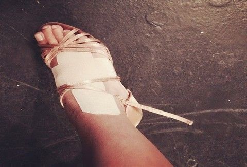 Ακόμα δεν ξεκίνησε τσακίστηκε - Ποια διαγωνιζόμενη του Dancing τραυματίστηκε; [photos] - Φωτογραφία 1
