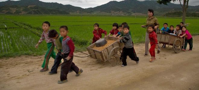 Στο άβατο της Βόρειας Κορέας - Συγκλονιστικές φωτογραφίες από τη χώρα του Κιμ Γιονγκ Ουν όπου βασιλεύουν ο φόβος και η λογοκρισία - Φωτογραφία 1