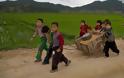 Στο άβατο της Βόρειας Κορέας - Συγκλονιστικές φωτογραφίες από τη χώρα του Κιμ Γιονγκ Ουν όπου βασιλεύουν ο φόβος και η λογοκρισία - Φωτογραφία 1