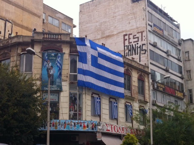 Ποιος και γιατί κρέμασε αυτήν την τεράστια σημαία στο κέντρο της Θεσσαλονίκης; [photos] - Φωτογραφία 4