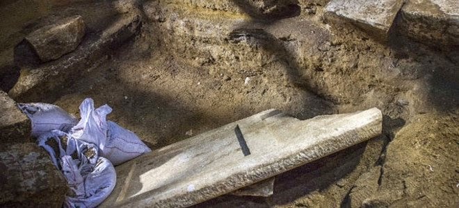 Τάφος Αμφίπολης: Βρέθηκε τεράστιος υπόγειος θάλαμος κάτω από το δάπεδο του τρίτου θαλάμου - Φωτογραφία 1